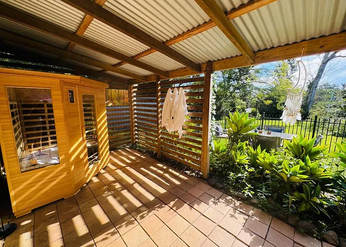 Crystal Cottage Retreat- Escape To The Hinterland!