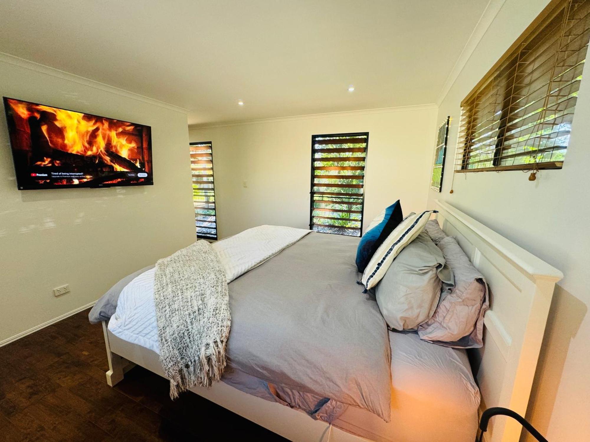 Crystal Retreat- Escape To The Hinterland! *